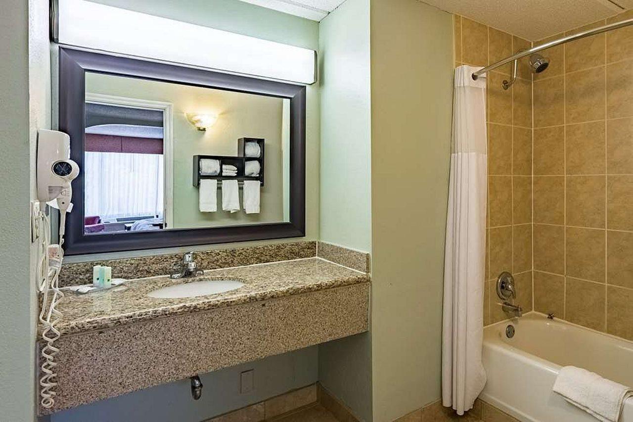 Quality Inn Columbus Near Fort Benning Exterior photo