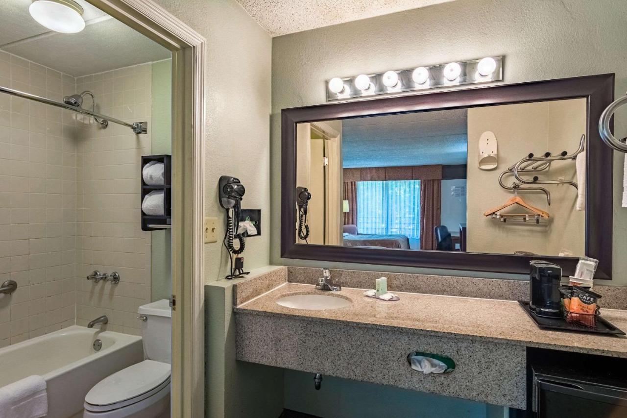 Quality Inn Columbus Near Fort Benning Exterior photo